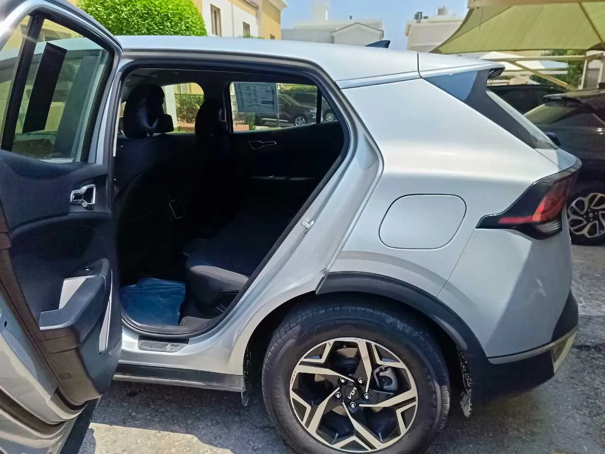 Car image 15