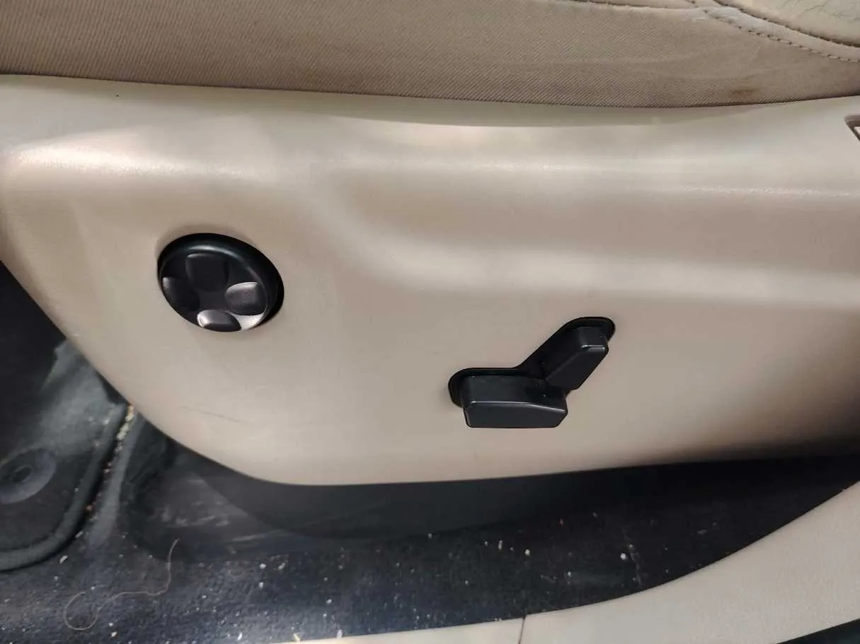 Car image 43