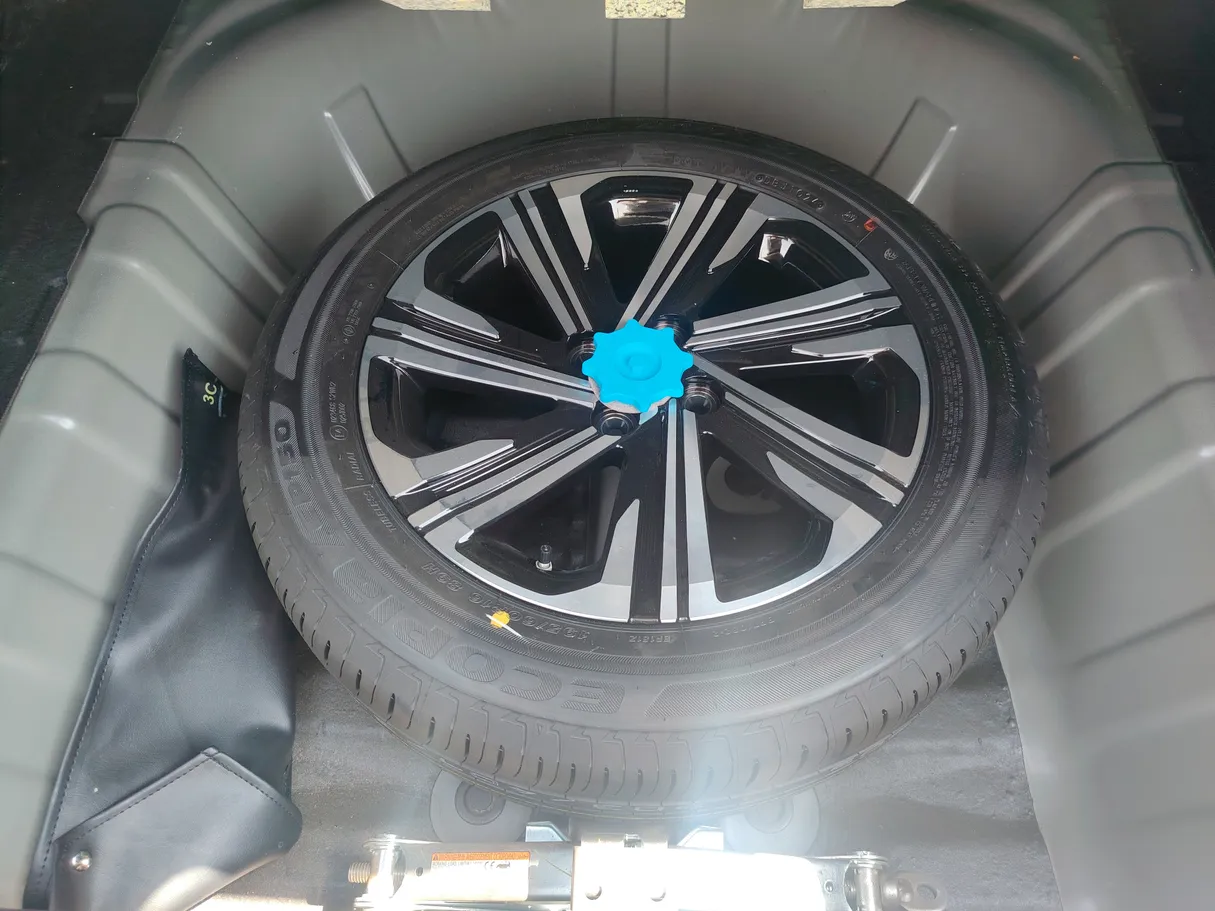 Car image 29