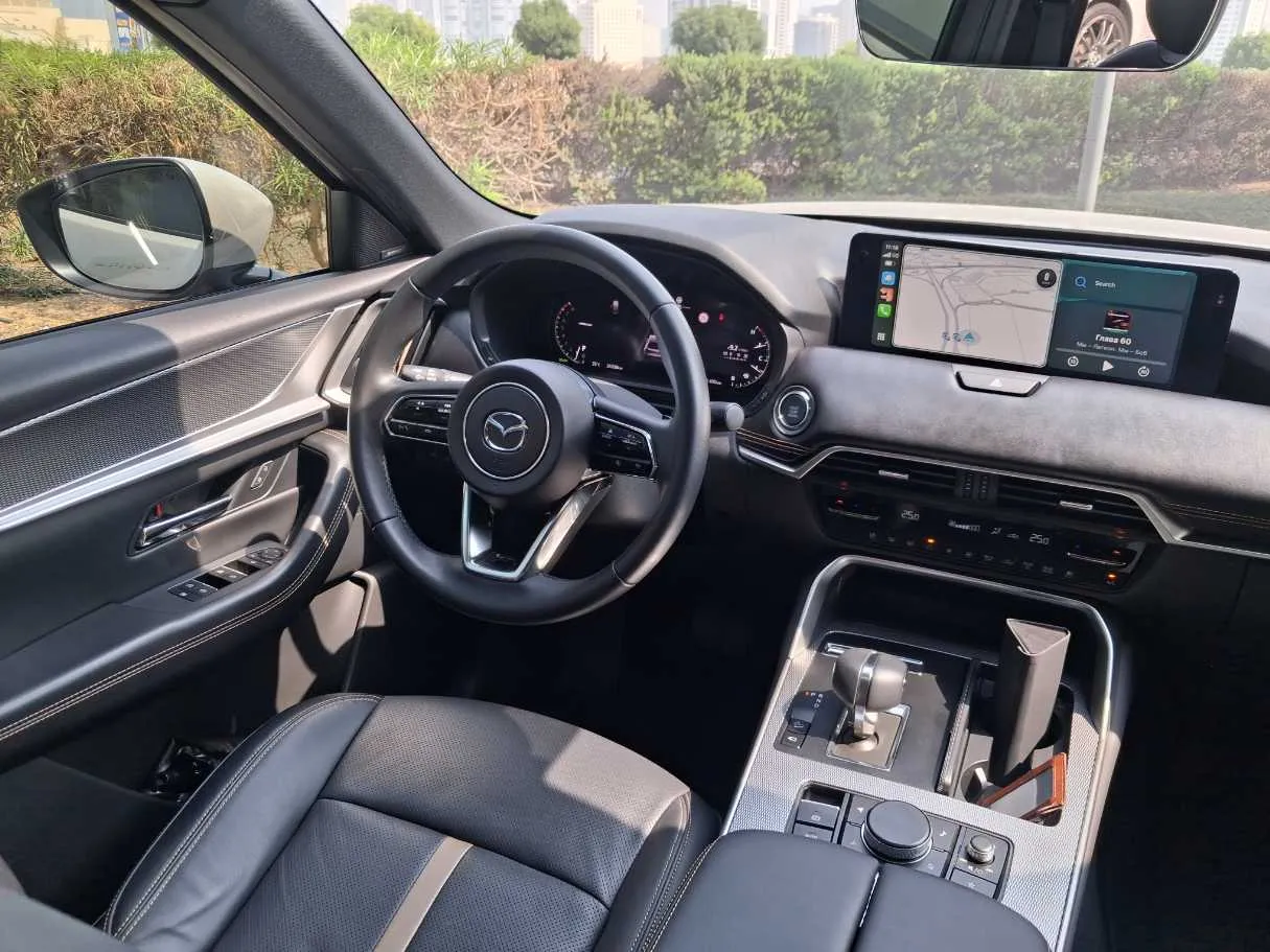 Car image 15