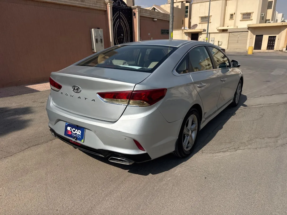 Car image 5