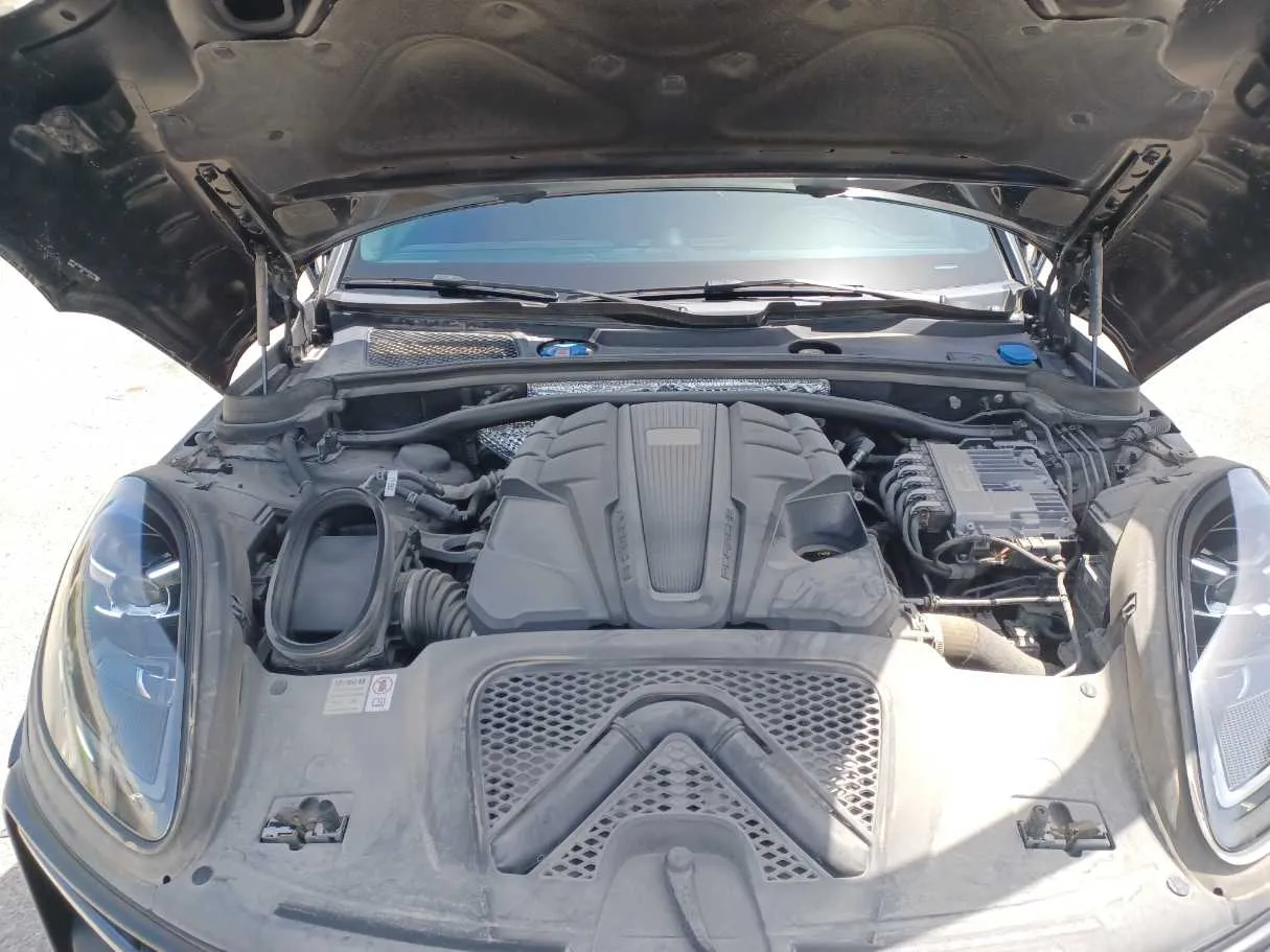 Car image 26
