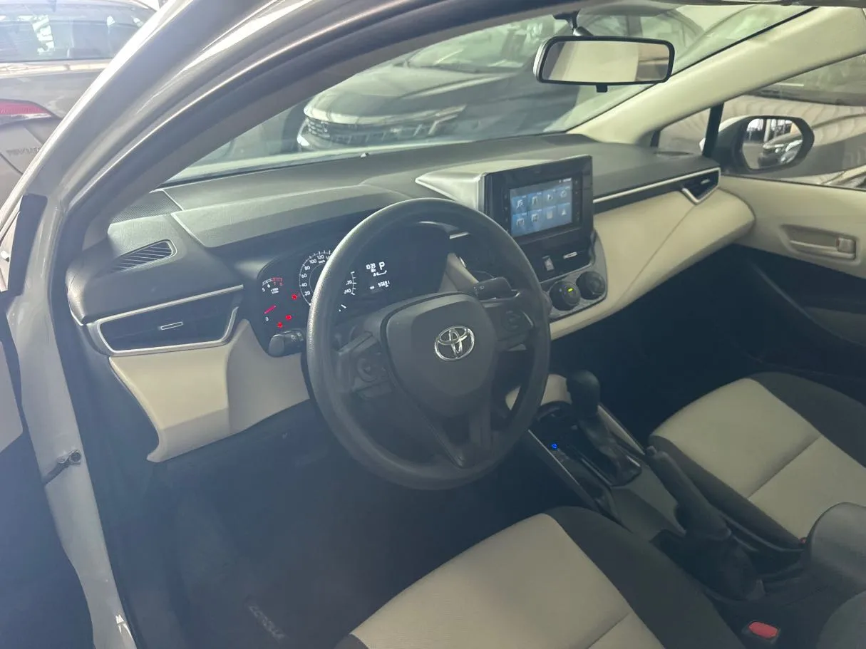 Car image 14