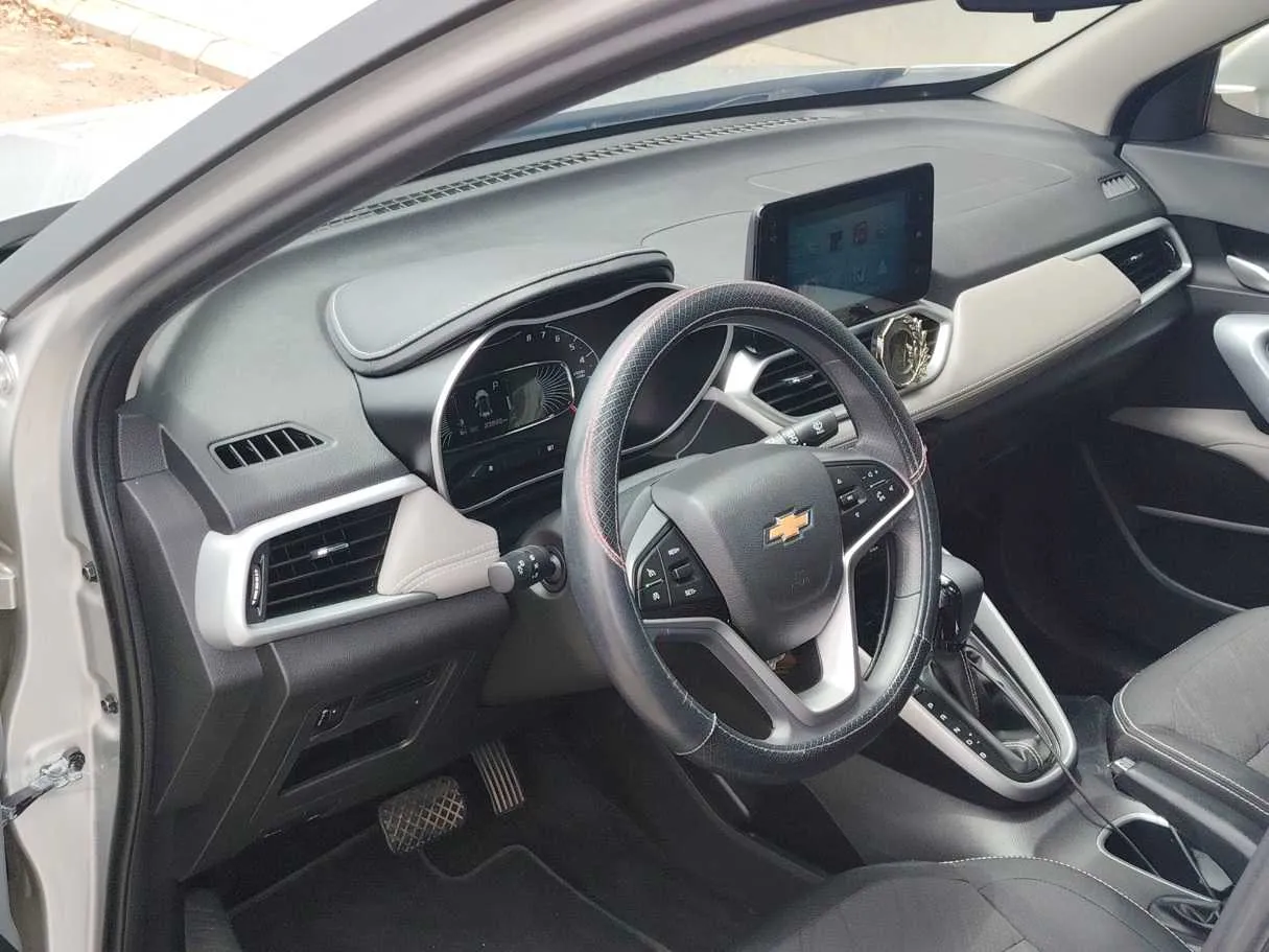 Car image 12