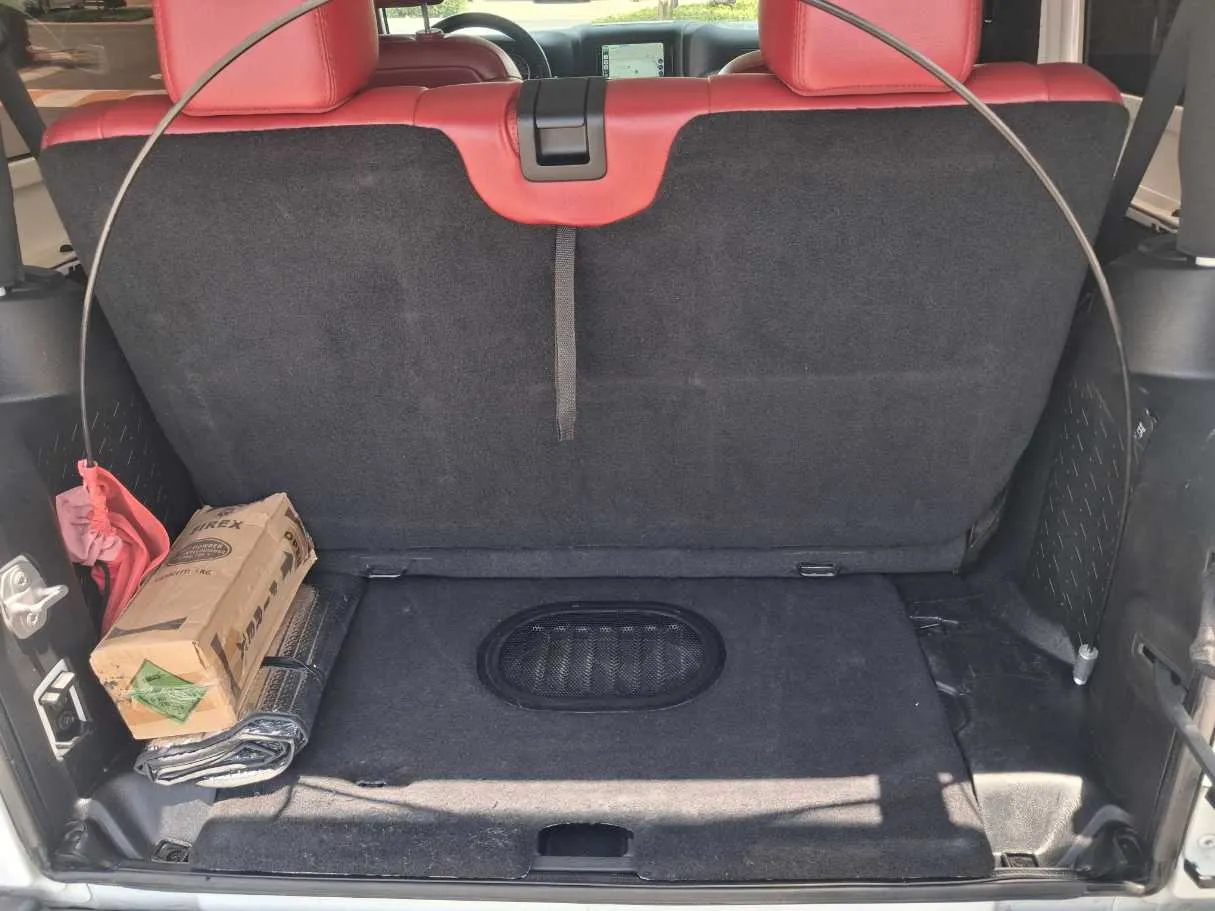 Car image 19