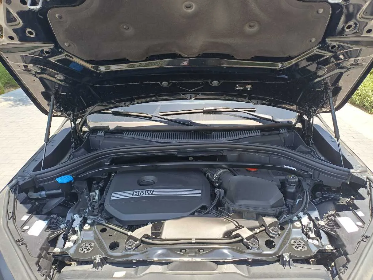Car image 26
