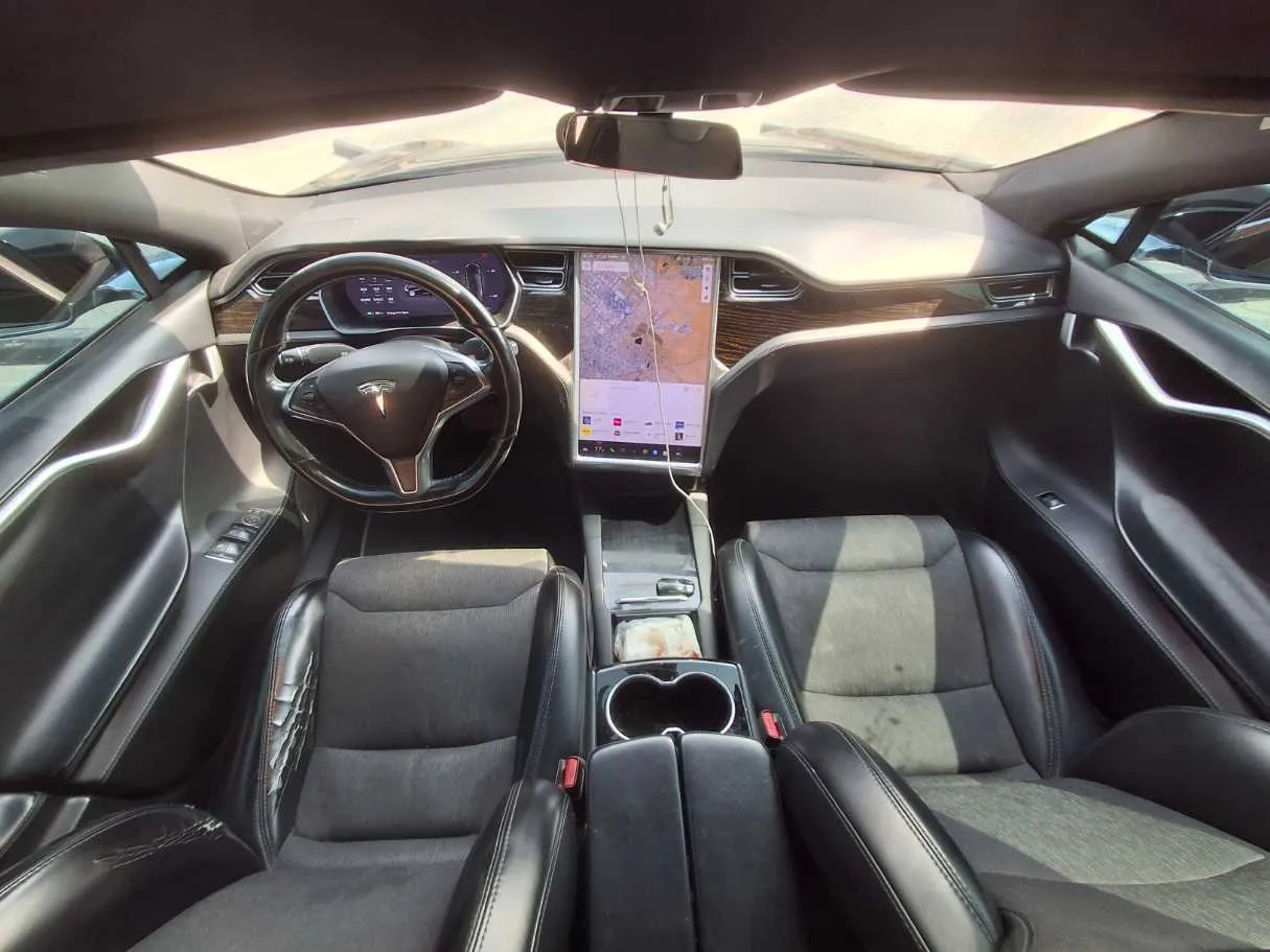 Car image 15