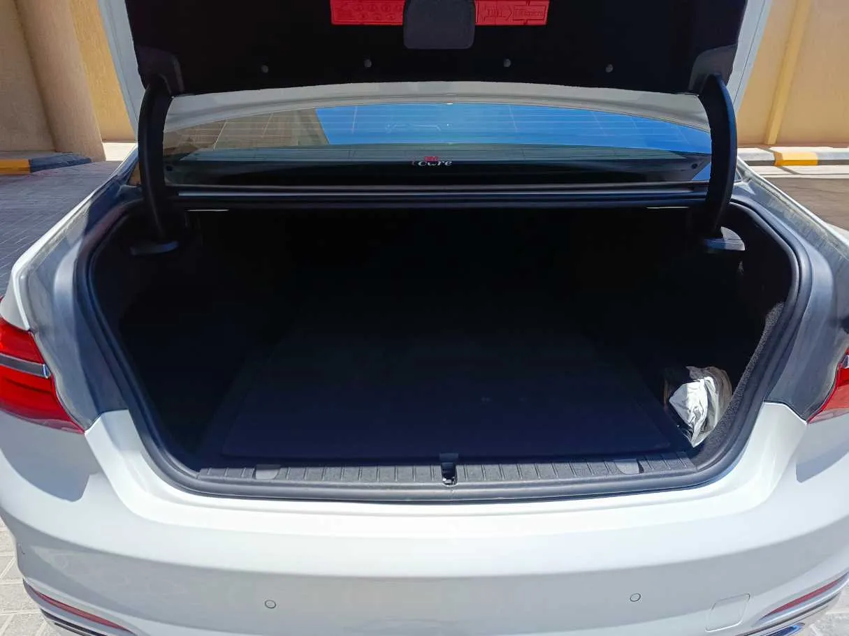 Car image 32
