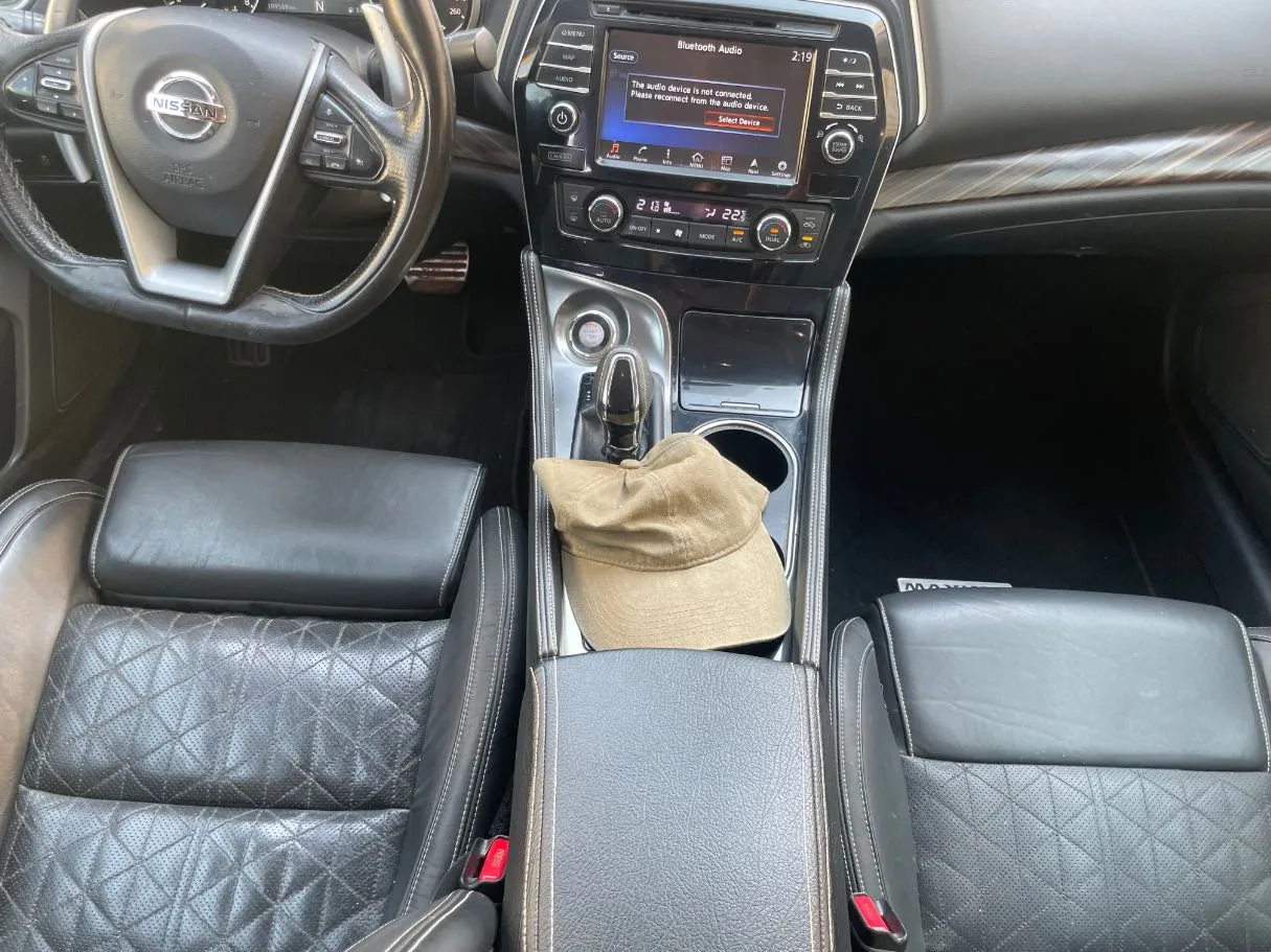 Car image 19