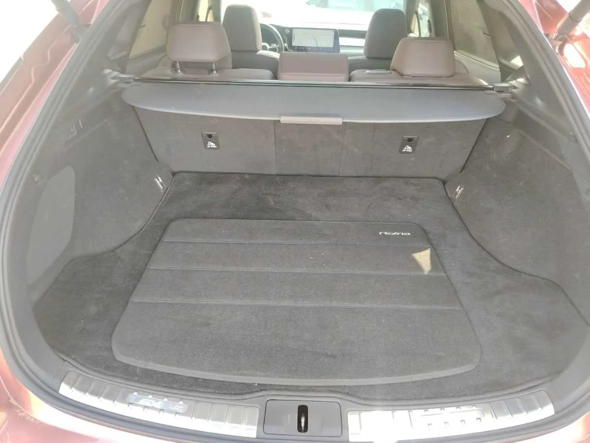 Car image 28