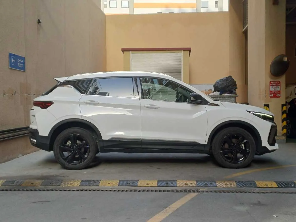 Car image 8
