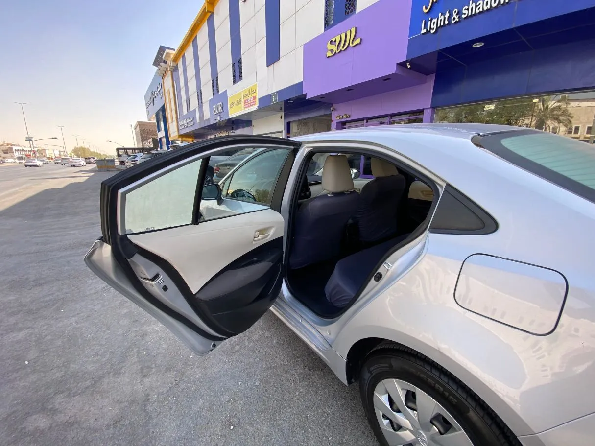 Car image 11
