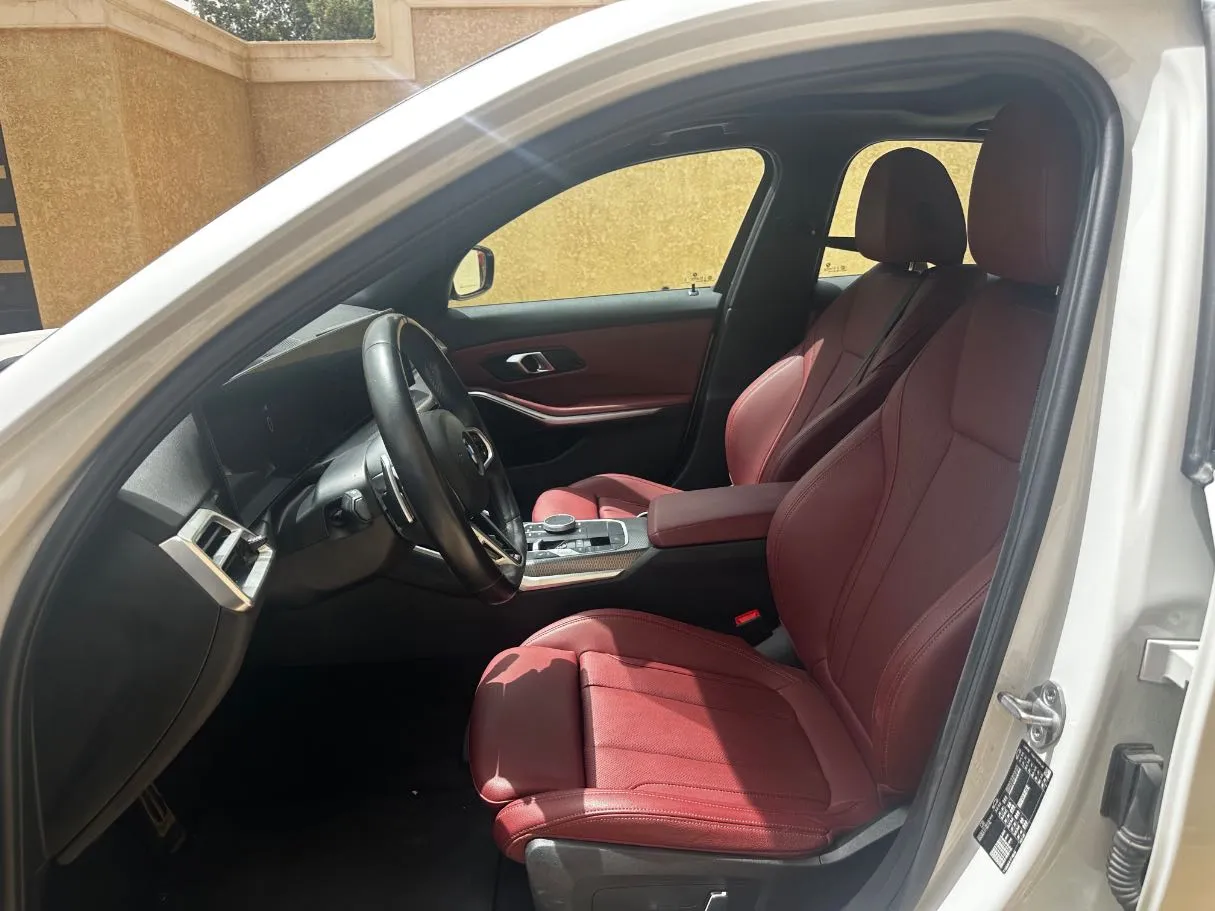 Car image 12