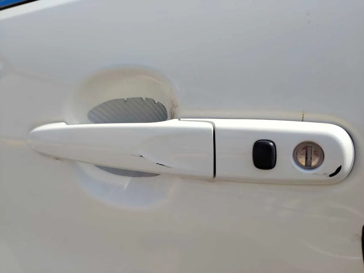 Car image 30