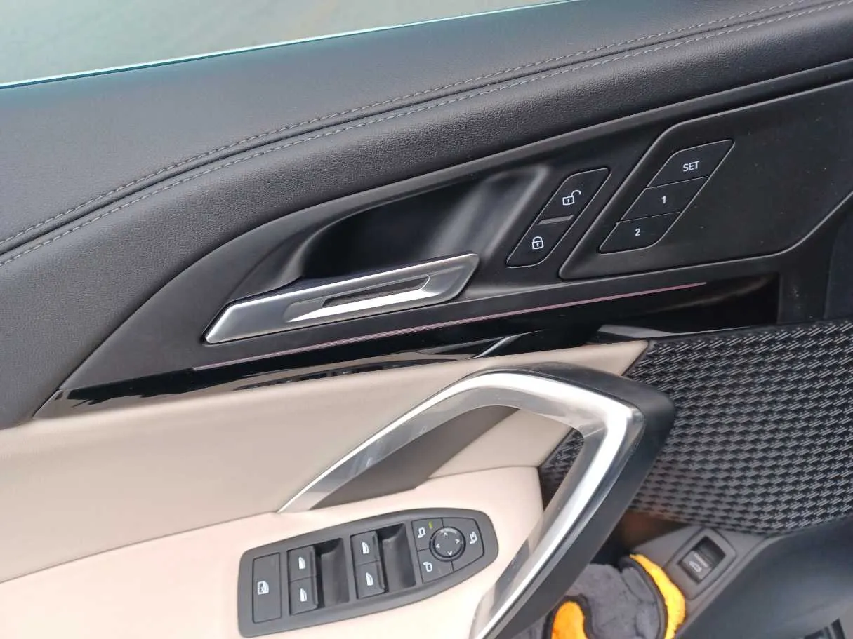 Car image 23