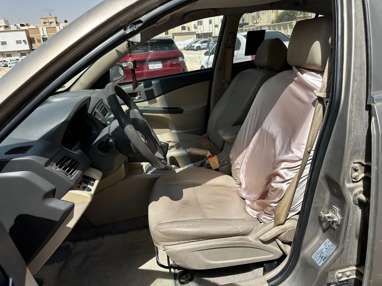 Car image 13