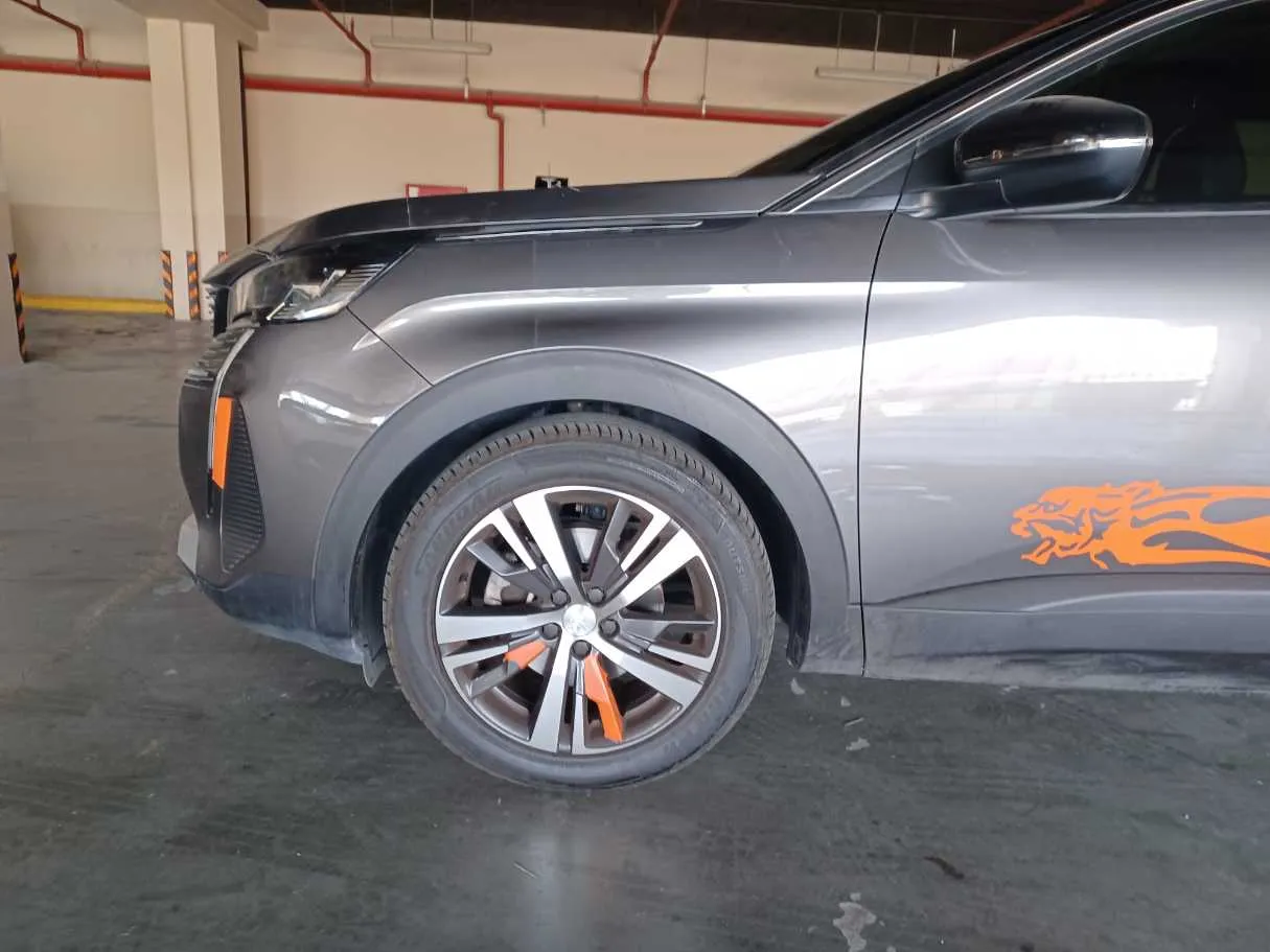 Car image 9
