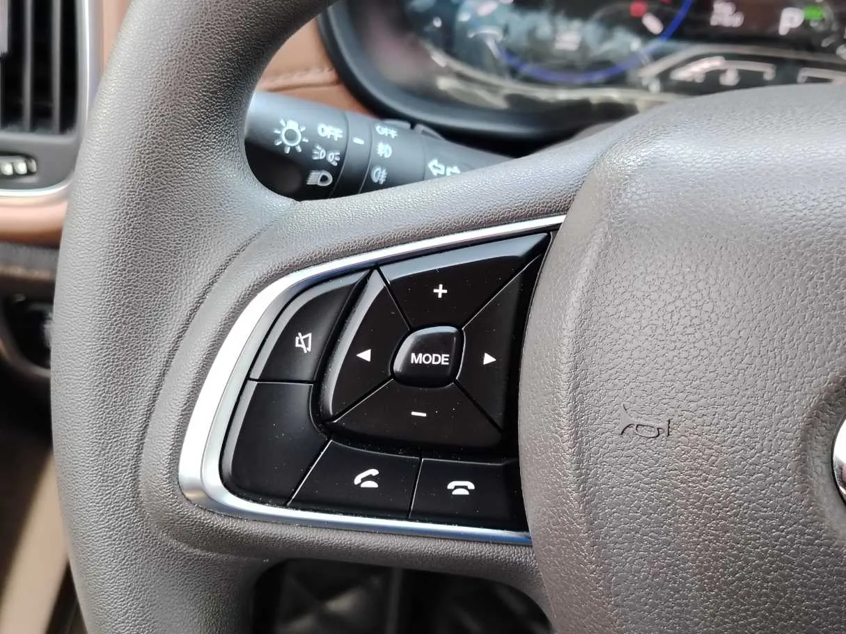 Car image 26