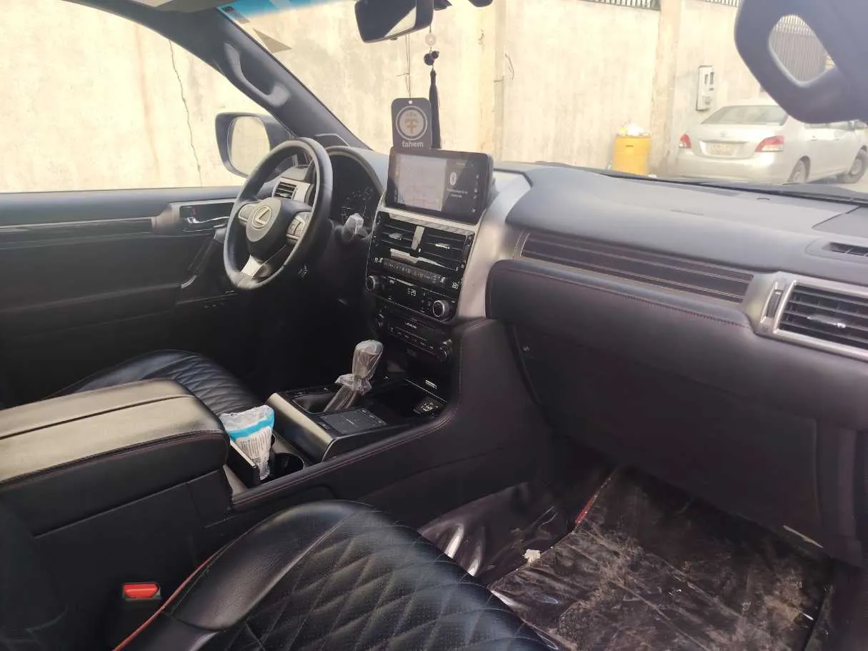 Car image 15