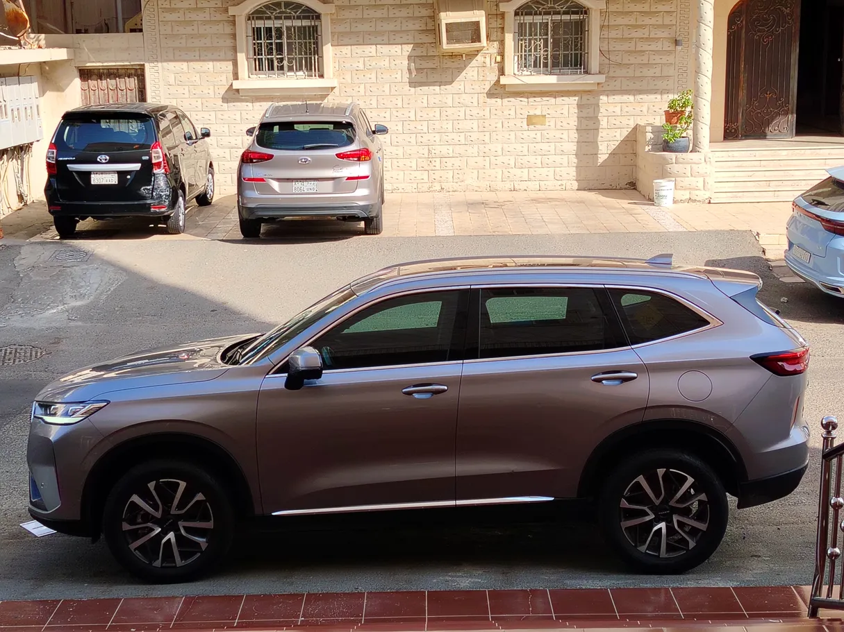 Car image 8