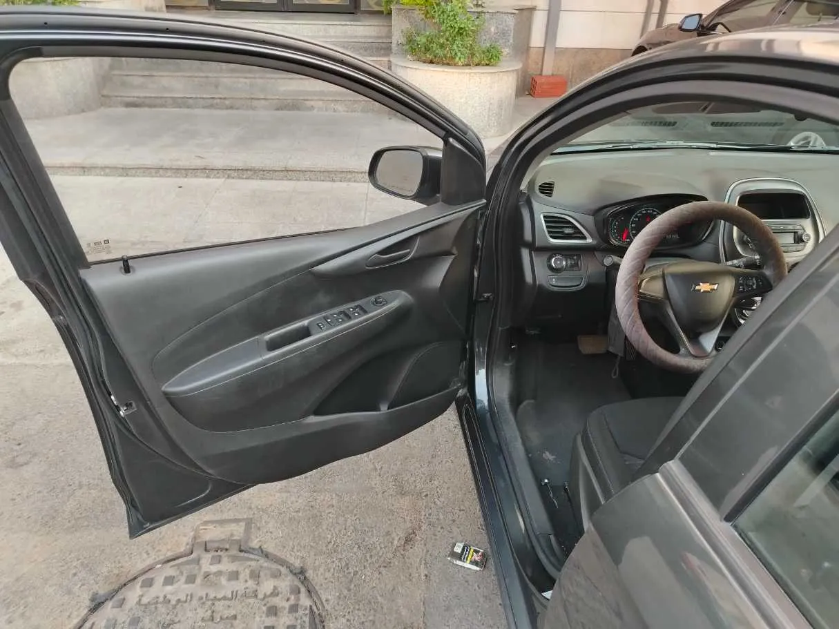Car image 11