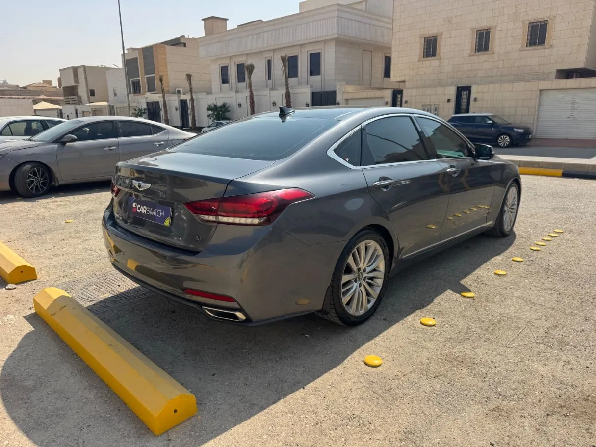 Car image 5