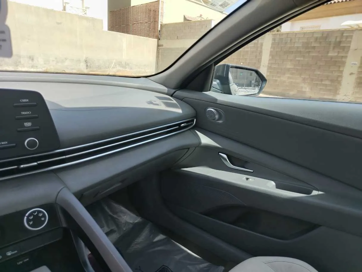Car image 32