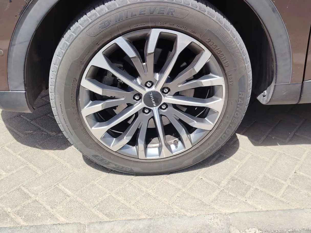 Car image 9