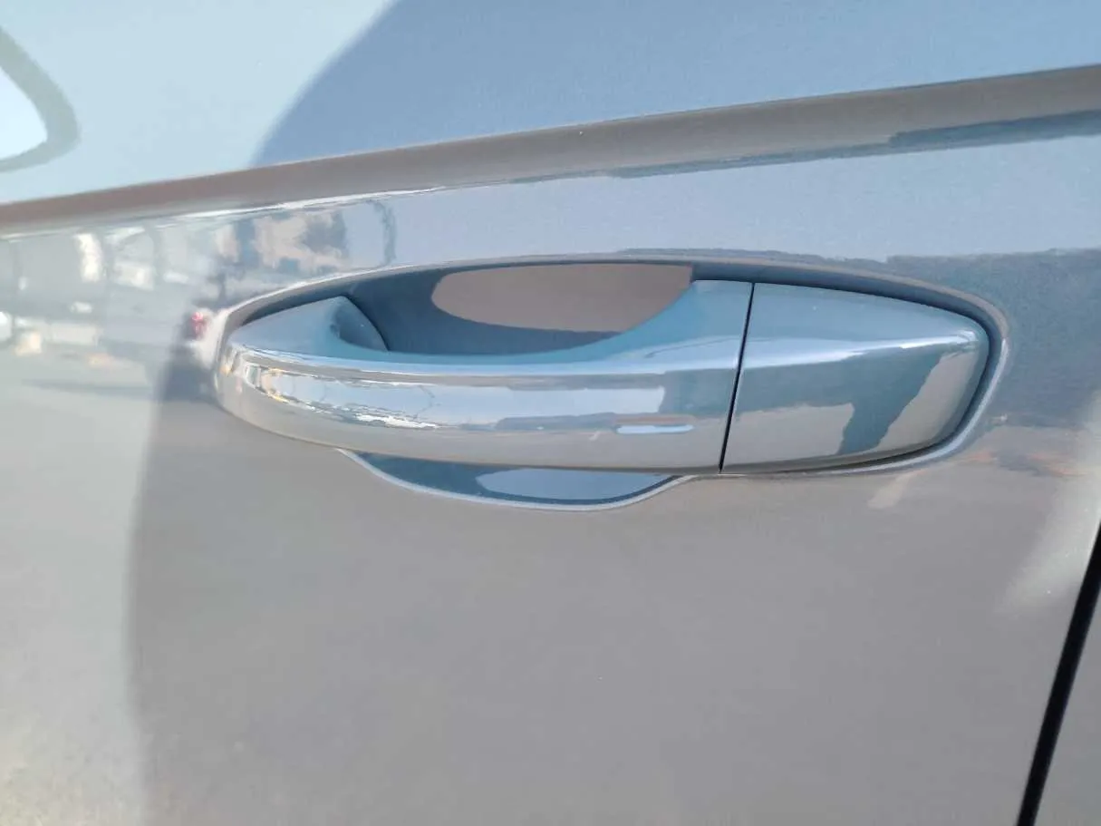 Car image 25