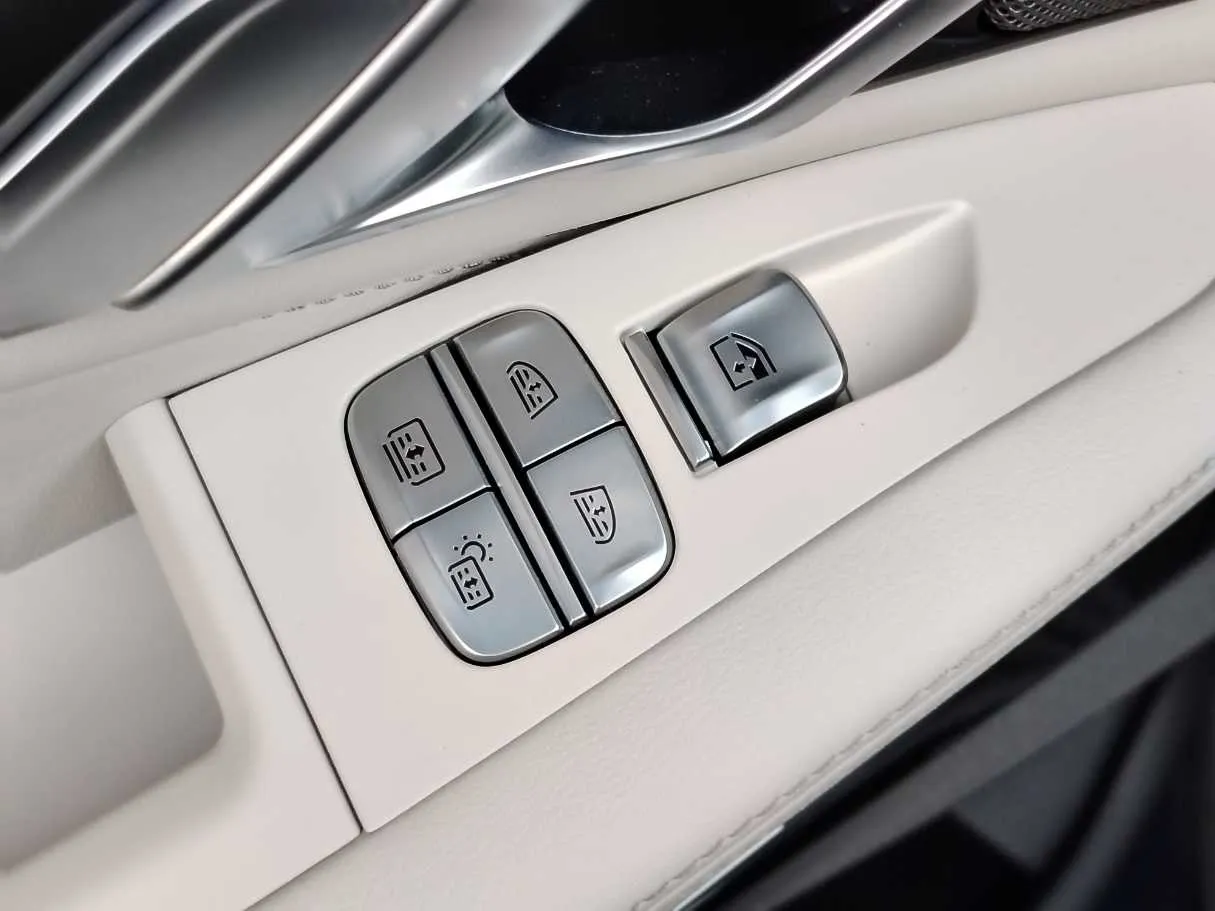 Car image 35