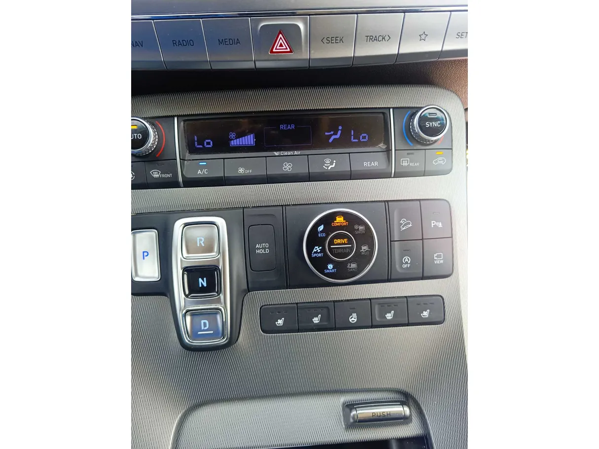 Car image 24