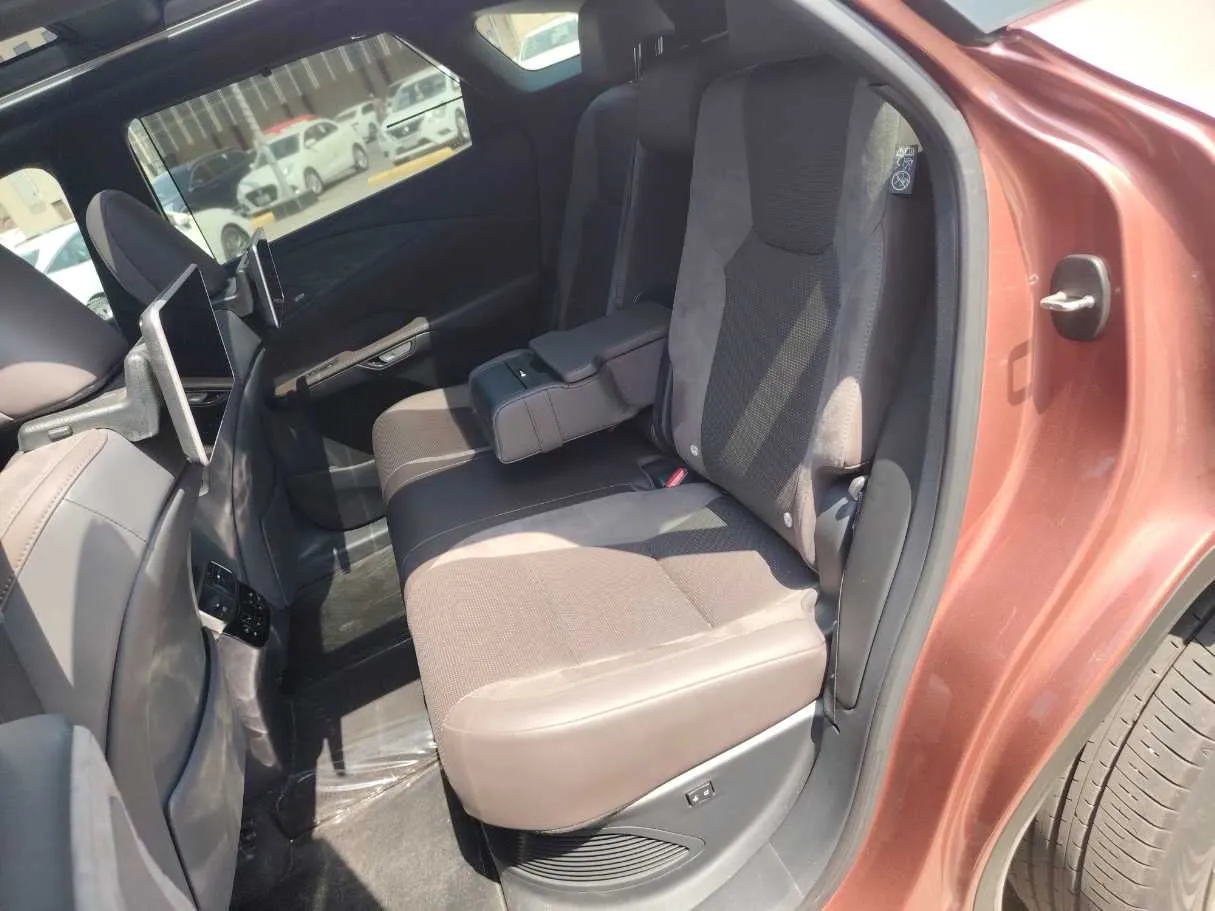 Car image 15