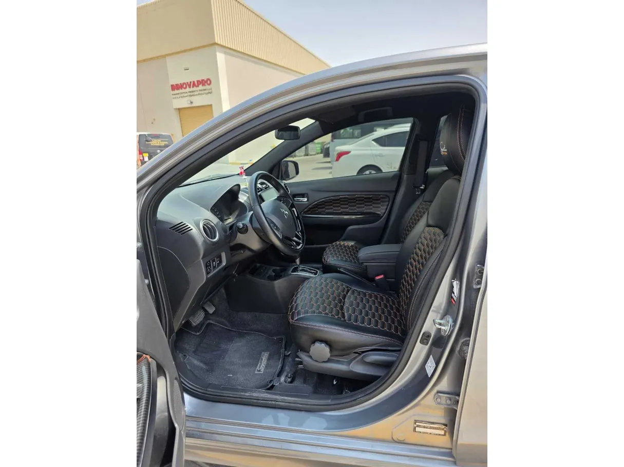 Car image 17