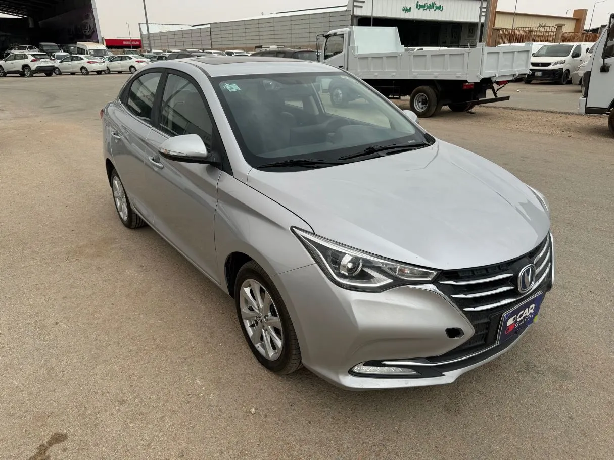 Car image 3