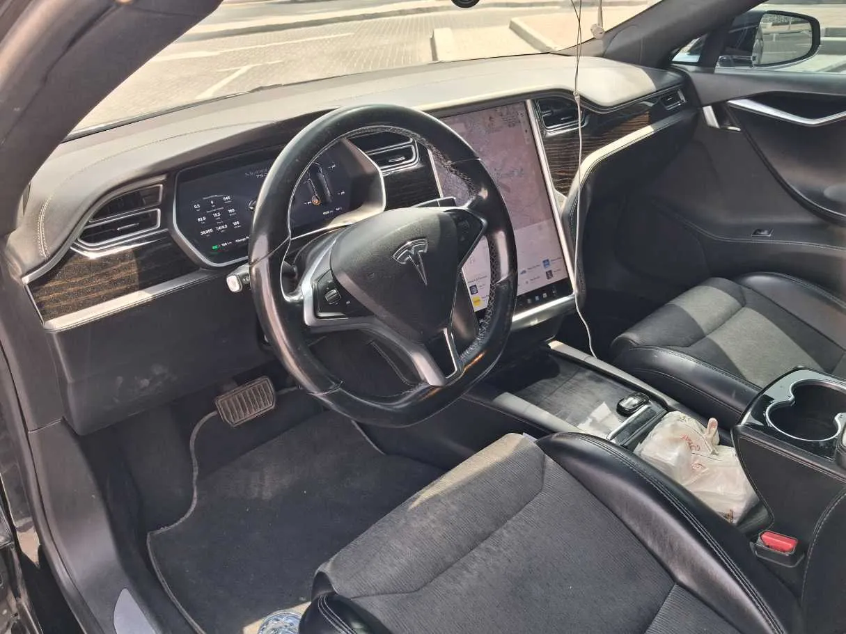 Car image 11