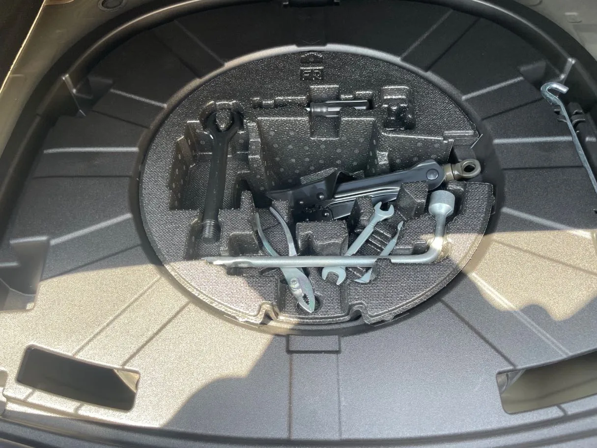 Car image 24