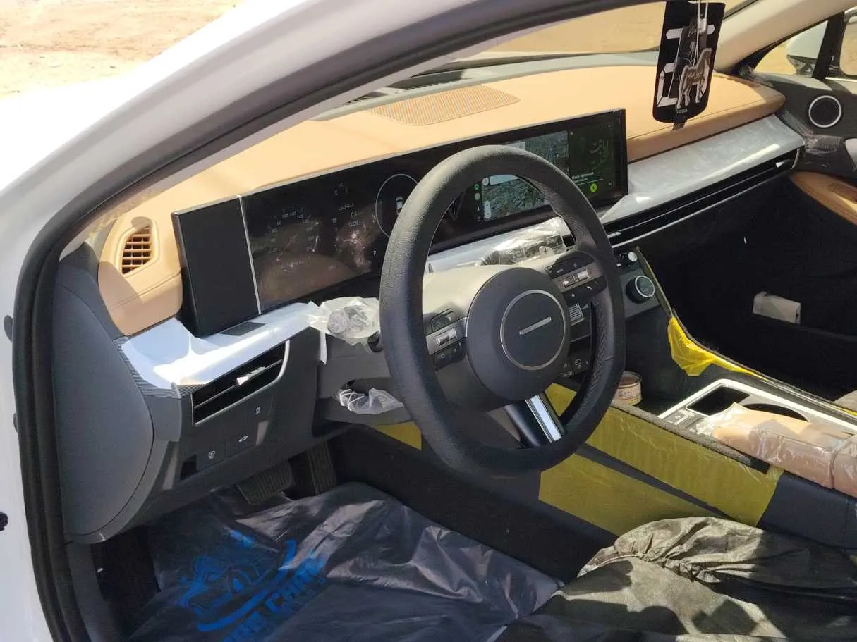 Car image 13