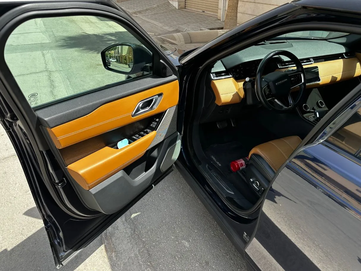 Car image 10