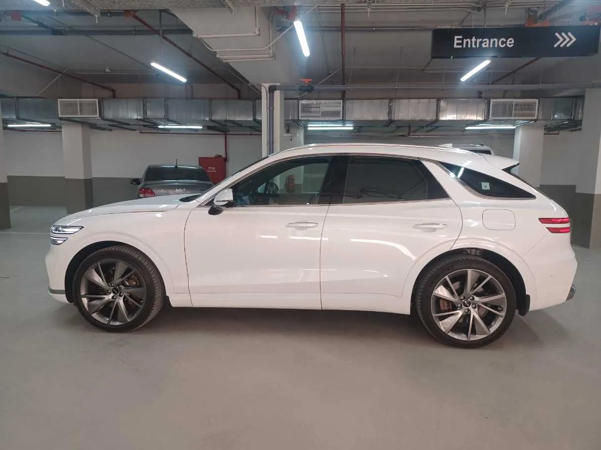 Car image 8