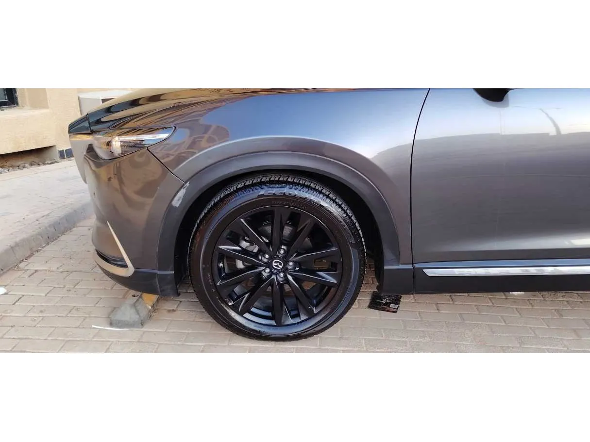 Car image 9