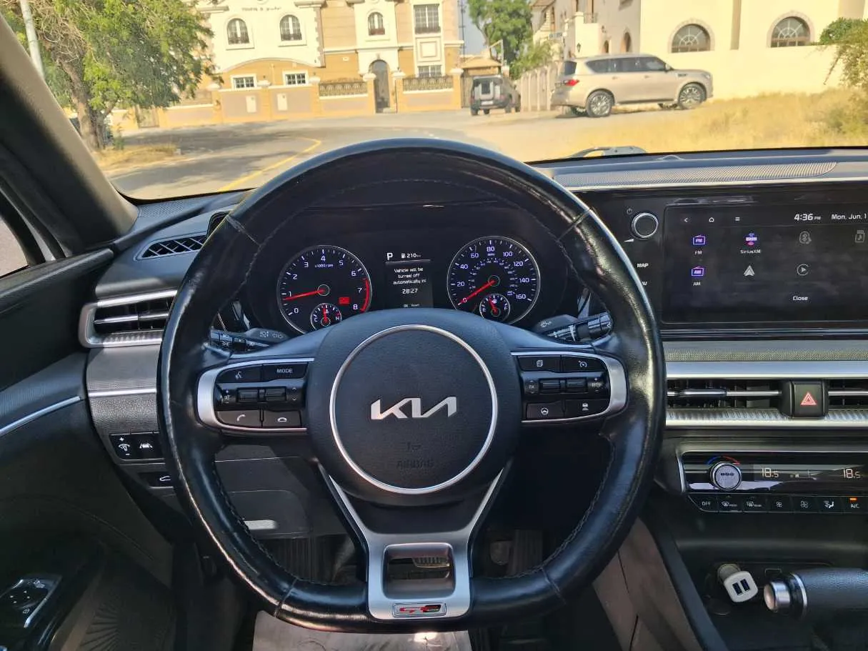 Car image 16