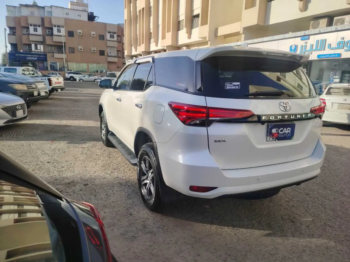 Car image 8