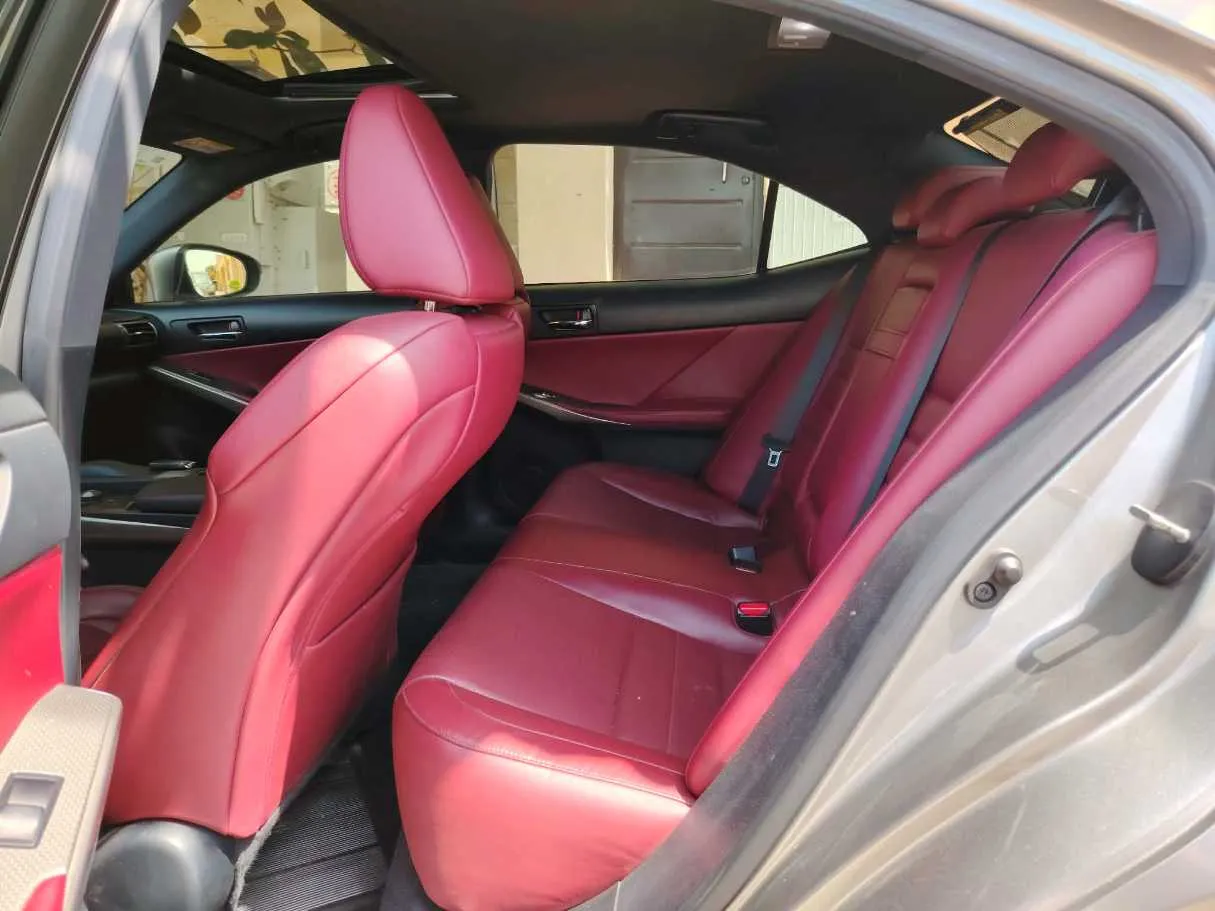 Car image 18