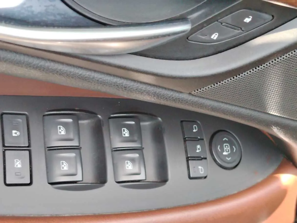 Car image 29