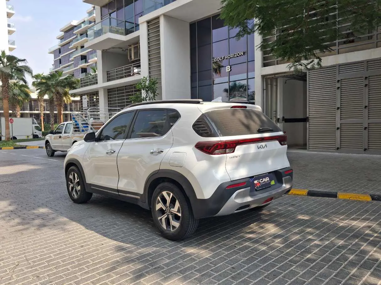 Car image 7