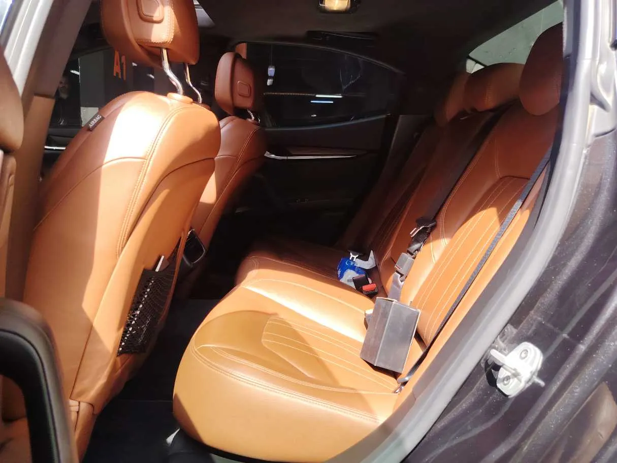Car image 15