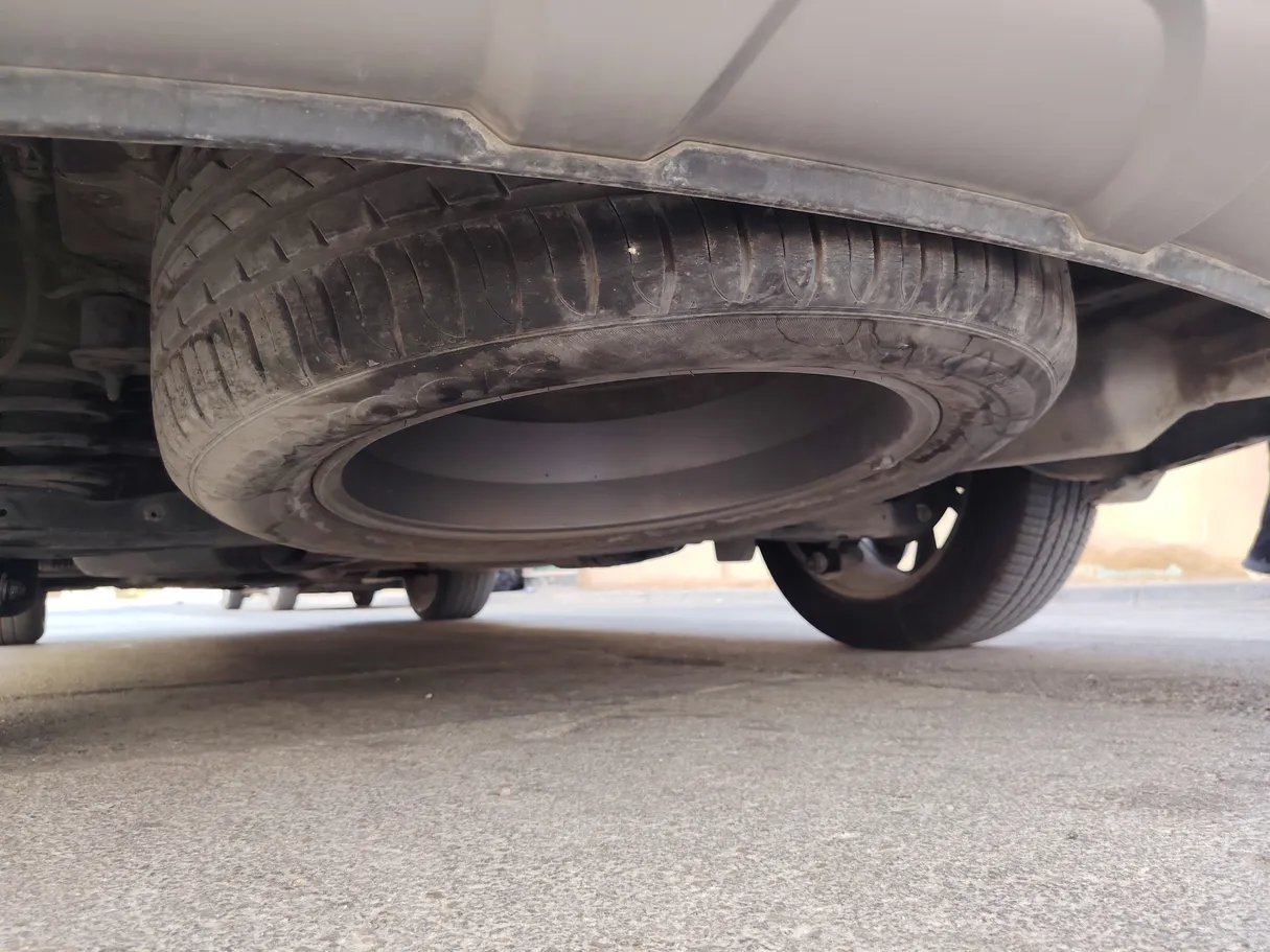 Car image 26