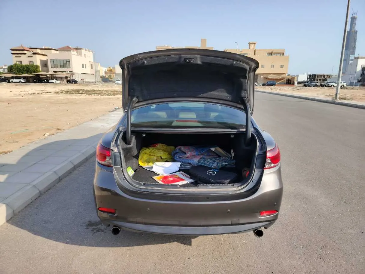 Car image 32