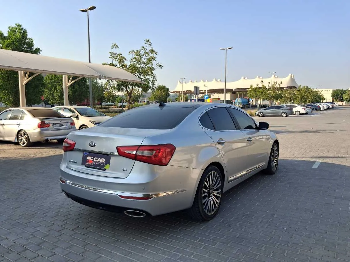 Car image 5