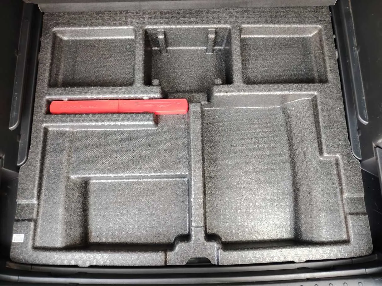 Car image 30